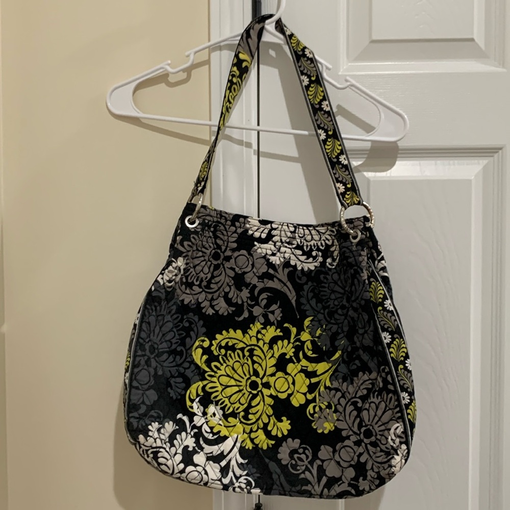 Vera Bradley bag with magnetic closure